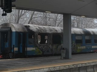 Пожар във вагон в София, четирима загинаха (Снимки)