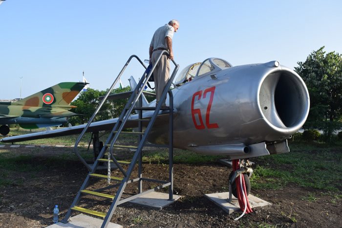 Освен пътнически самолети в авиомузея на летището в Сарафхово са изложени и бойни машини.