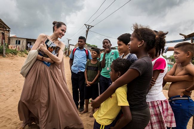 Анджелина Джоли в Колумбия