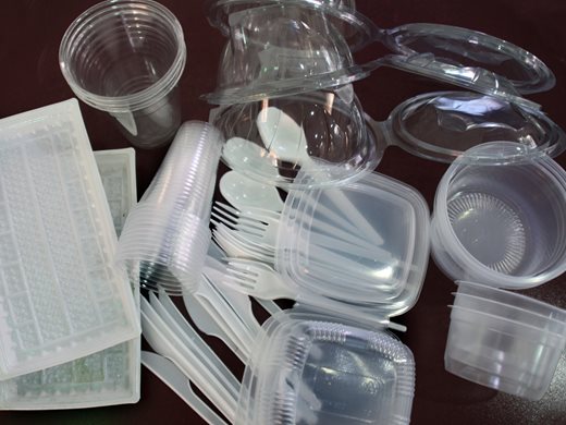 От януари поскъпват чаши и кутии за храна от пластмаса