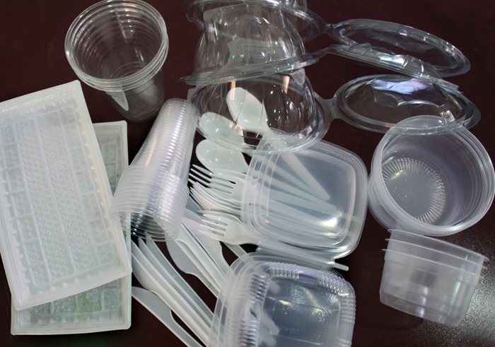 Според проучване едва 3% от компаниите карат клиентите да плащат за пластмасовите опаковки.
