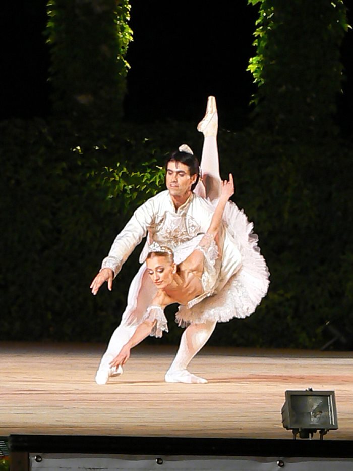 Международният балетен конкурс във Варна е най-старият в Европа, много световни звезди са започнали кариерата си от него.