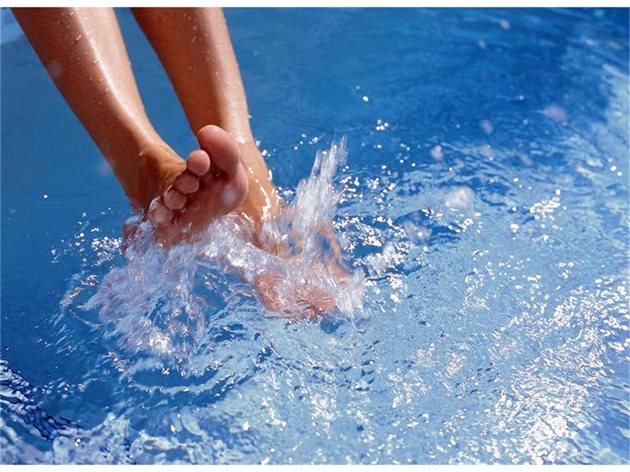 Подсушаването на краката след баня е една от профилактичните мерки срещу гъбички.
СНИМКИ: ДАК