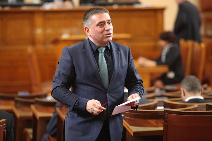 Данаил Кирилов обяви в парламента, че Законът за концесиите ще бъде внесен през следващата седмица.