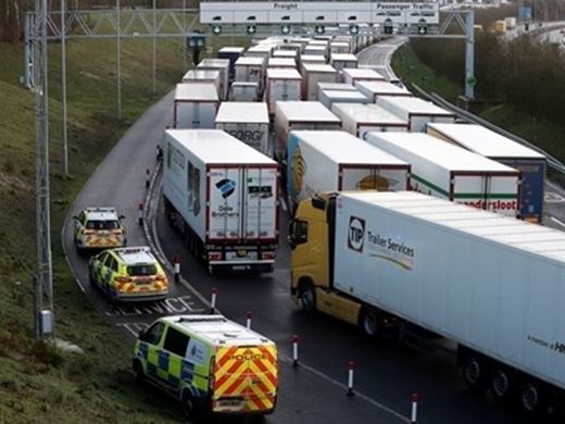 Шофьорите на камиони могат да напускат Обединеното кралство с бърз тест за коронавирус