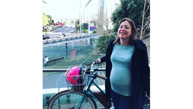 Новозеландската министърка, която отиде да ражда с колело, се сдоби с момченце