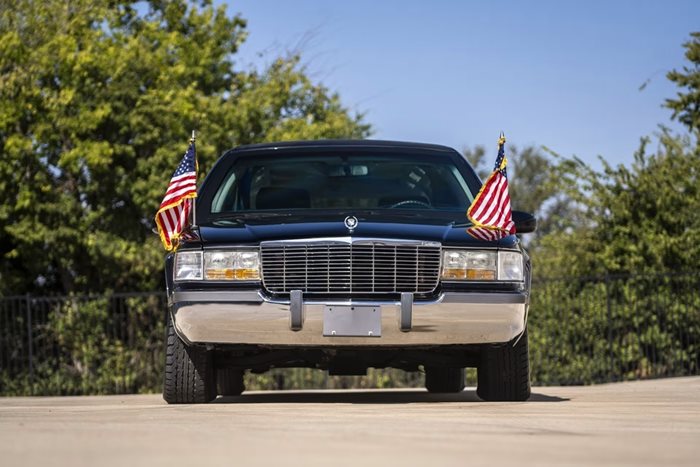 Бронирана лимузина Cadillac Fleetwood Brougham от 1996 г. Снимка: Mecum