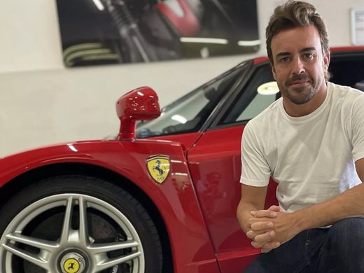 Шампион във Формула 1 продава първото Ferrari Enzo