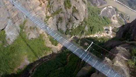 Как изглежда най-дългият мост в света (Видео)