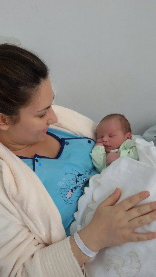 Ваня Тодорова и бебе Станислав