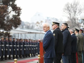 Военно обучение за ученици и граждани може, а за държавни служители – не (Обзор)