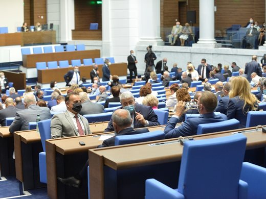 300 лв. минимална пенсия от 1 януари, приеха депутатите на първо четене