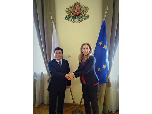 Китайският посланик към Марияна Николова: Пазарът ни е винаги отворен за българските продукти