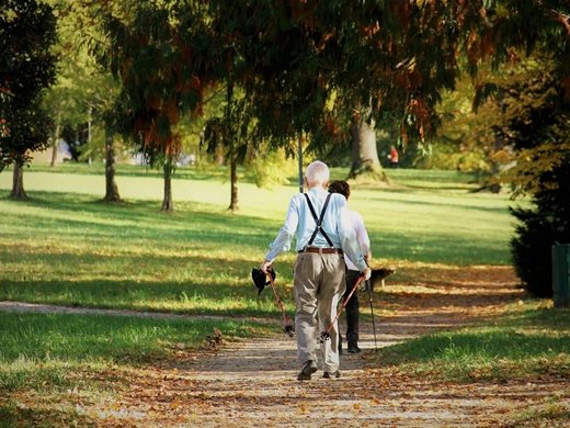 Хората с пенсии от 300 до 369 лв. с еднократни ваучери за храна за 120 лева