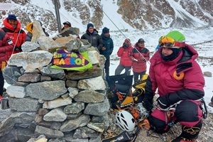 Атанас водеше занимания по йога в базовия лагер