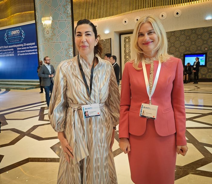 Росана Морийо и Зарица Динкова 
СНИМКА: Пресцентър на Министерството на туризма