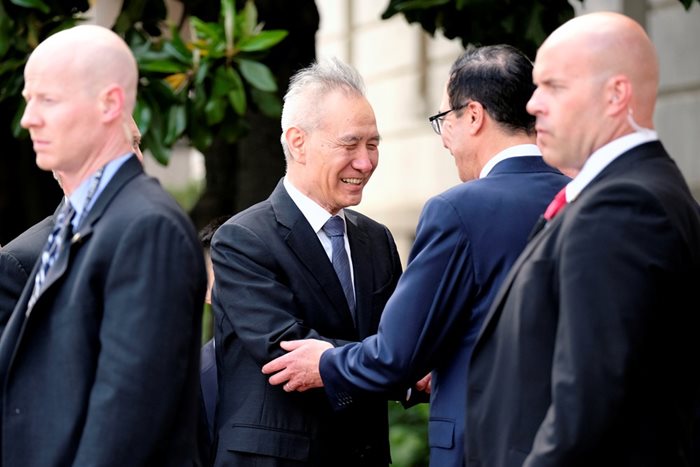 Китайски представители се срещнаха с постоянния търговски представител Робърт Лайтхайзър и финансовия министър Стивън Мнучин  СНИМКА: Ройтерс