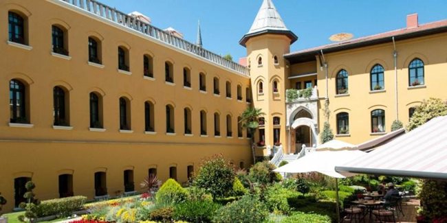 Хотел Four Seasons в Истанбул, който е бившият затвор Sultanahmet