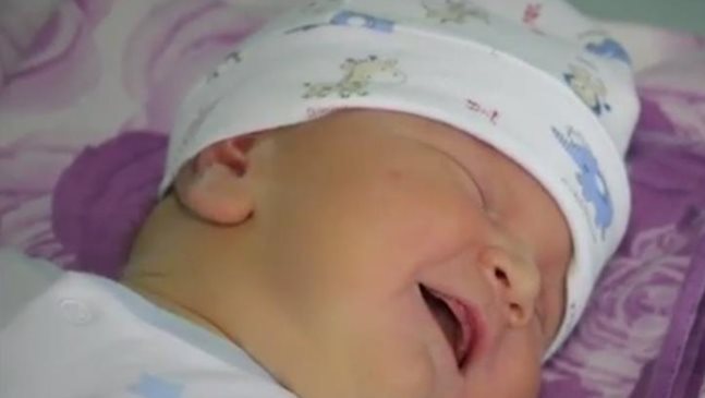 Бебе гигант се роди в АГ болницата във Варна