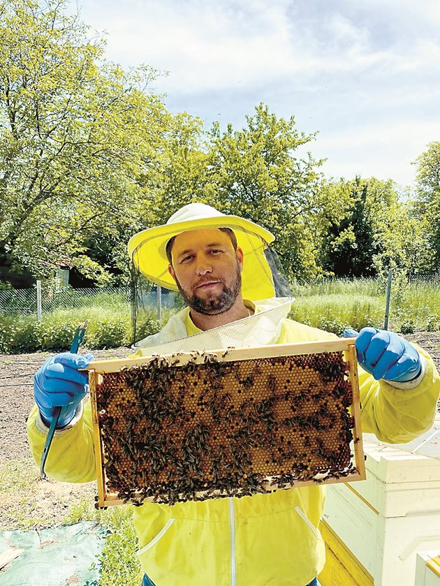 Сергей Петров, управител на фирма Бии Смарт Текнолоджис АД, която произвежда дигитални устройства за пчеларството, и е основател на платформата „Истински мед“