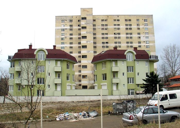 Поддържането на нови блокове често е затруднено заради малкото населени апартаменти в тях в продължение на месеци и дори години