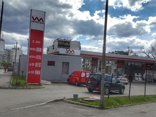 Митниците затвориха бензиностанция на Марешки