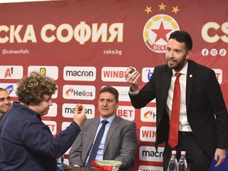 До часове ЦСКА внася капитала на дружеството с държавата за стадиона (Обзор)