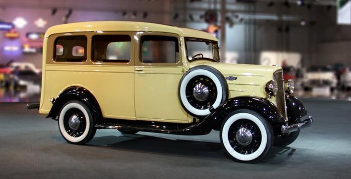 Първото комби в света - Chevrolet Suburban от 1935 г.