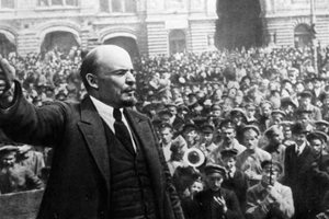 Ленин използвал чувствата на хората, за да постигне целите си и да укрепи властта си.