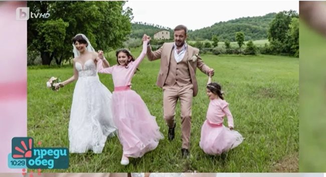 Яна Титова и Алек Алексиев с двете си дъщери в сватбения ден
СНИМКА: БИ ТИ ВИ