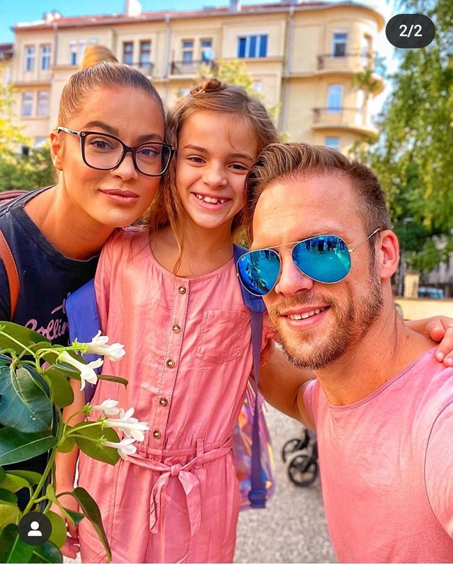 Ваня Джаферович с жена си  Евгения и дъщеря им, която сега е във втори клас.