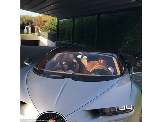 Роналдо показа новия си Bugatti Chiron за 2,5 милиона евро