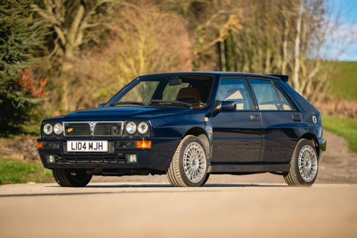 Тази Lancia Delta HF Integrale Evo II от 1993 г. е карана малко и от комика Роуън Аткинсън. СНИМКИ: SILVERSTONE