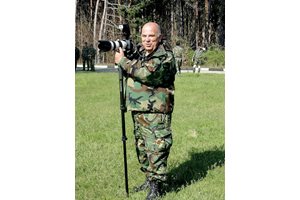Докато бил под униформа в армията, Мариян Колев от Казанлък не се разделял с фотоапарата си.
Снимка: Личен архив