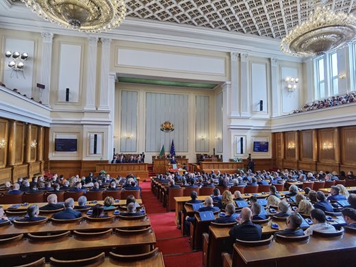 Парламентът задължи МС да докладва за предоговарянето на плана за възстановяване