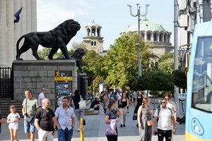 Май стигнахме гърците, но за да догоним богатите в ЕС, ще ни трябват поне 10 г. (Графика)