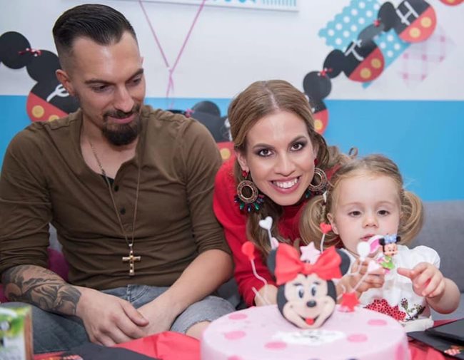 Георги, Виолета и Илиана - през 2019 г. тати и мама ще бъдат младоженец и булка, а преди да стане на 3 годинки дъщеря им може да бъде шаферка.