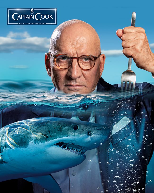 Банкерът лови акула с вилица в ръка в една от рекламите.