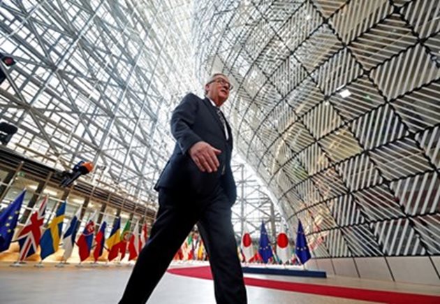 Председателят на Европейската комисия Жан-Клод Юнкер и премиерът на Канада Джъстин Трюдо, които участваха във форума на Г-20 в Хамбург, се споразумяха за днешната дата Снимка РОЙТЕРС