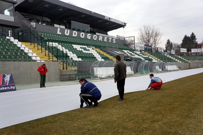 Работниците ще бъдат ползвани за поддръжката на стадиона на “Лудогорец” в Разград
