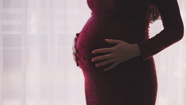 До 10% повече бременни с COVID, бебетата се заразяват от майката след раждането