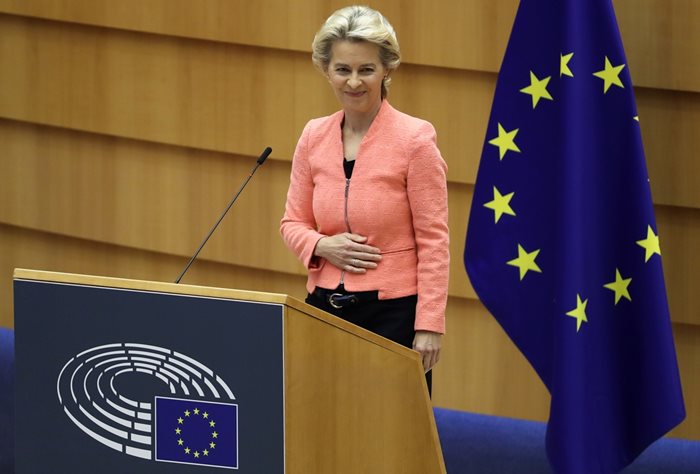 Урсула фон дер Лайен говори пред Европарламента. 