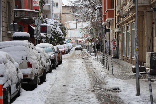 Улица покрита със сняг в София
Снимка: Георги Кюрпанов - Генк