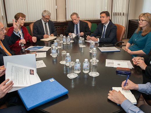Захариева: България да допринесе за съживяване на процеса в ОИСР