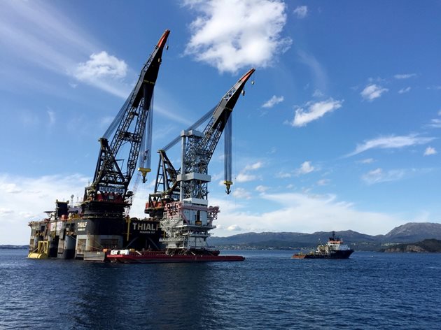 Нефтена платформа в Северно море. На световните пазари петролът се задържа под 71 долара за барел.