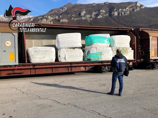 До Милано спряха 815 тона пластмасови боклуци за България