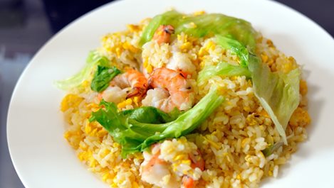 Ориз със скариди и зелена салата