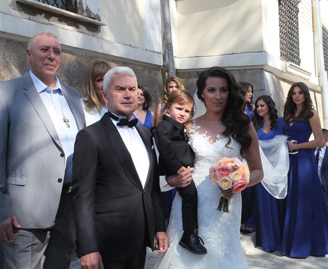 Волен Сидеров и Деница Гаджева се ожениха пред погледа на сина си Волен-младши.