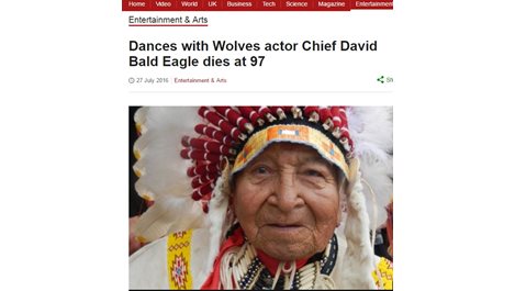 На 97 години почина индиански вожд, звезда от "Танцуващия с вълци"