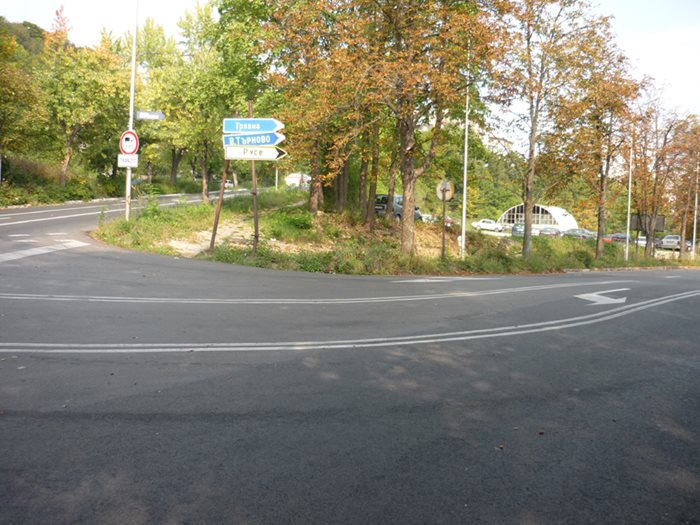 Продължението на обходния път на Габрово е част от проекта за тунел под Шипка и ще изведе напълно автомобилния трафик от града. 